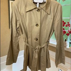 Lightweight belted jacket